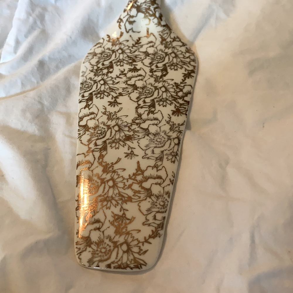 Vintage cake slice serve wear